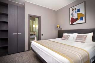 Отель Mercure Kyiv Congress Киев Люкс с кроватью размера "king-size" и диваном-кроватью-1